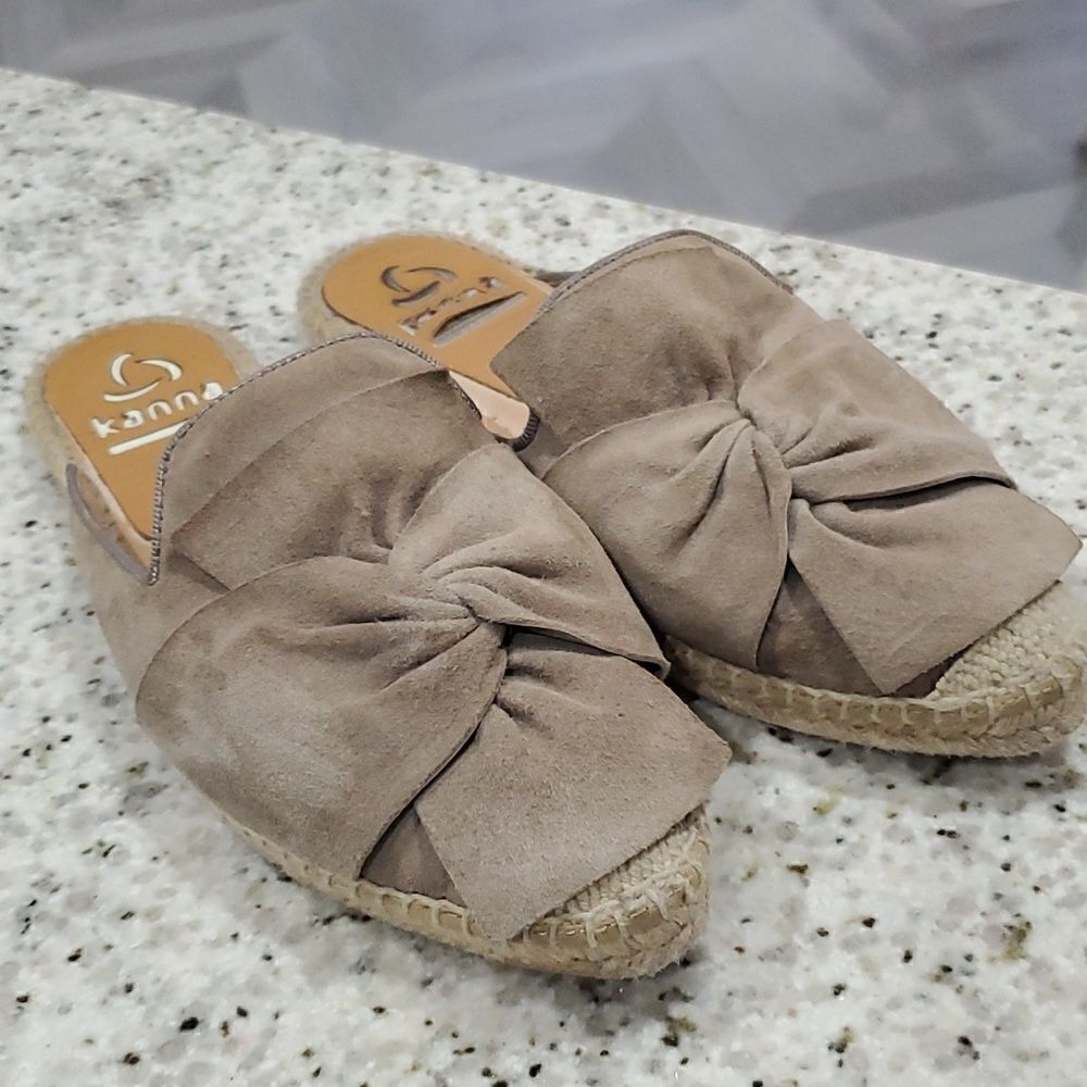 Anthropologie Kanna Taupe Beige Suede Dyna Ruffle Espadrille Mules, size 37
